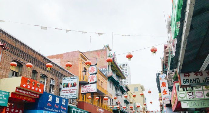 它是美国最大的中国城 当幸福来敲门 便是在这里拍摄的