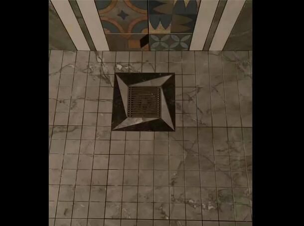 淋浴房瓷砖拉槽,搭配炫酷的套色风车地漏