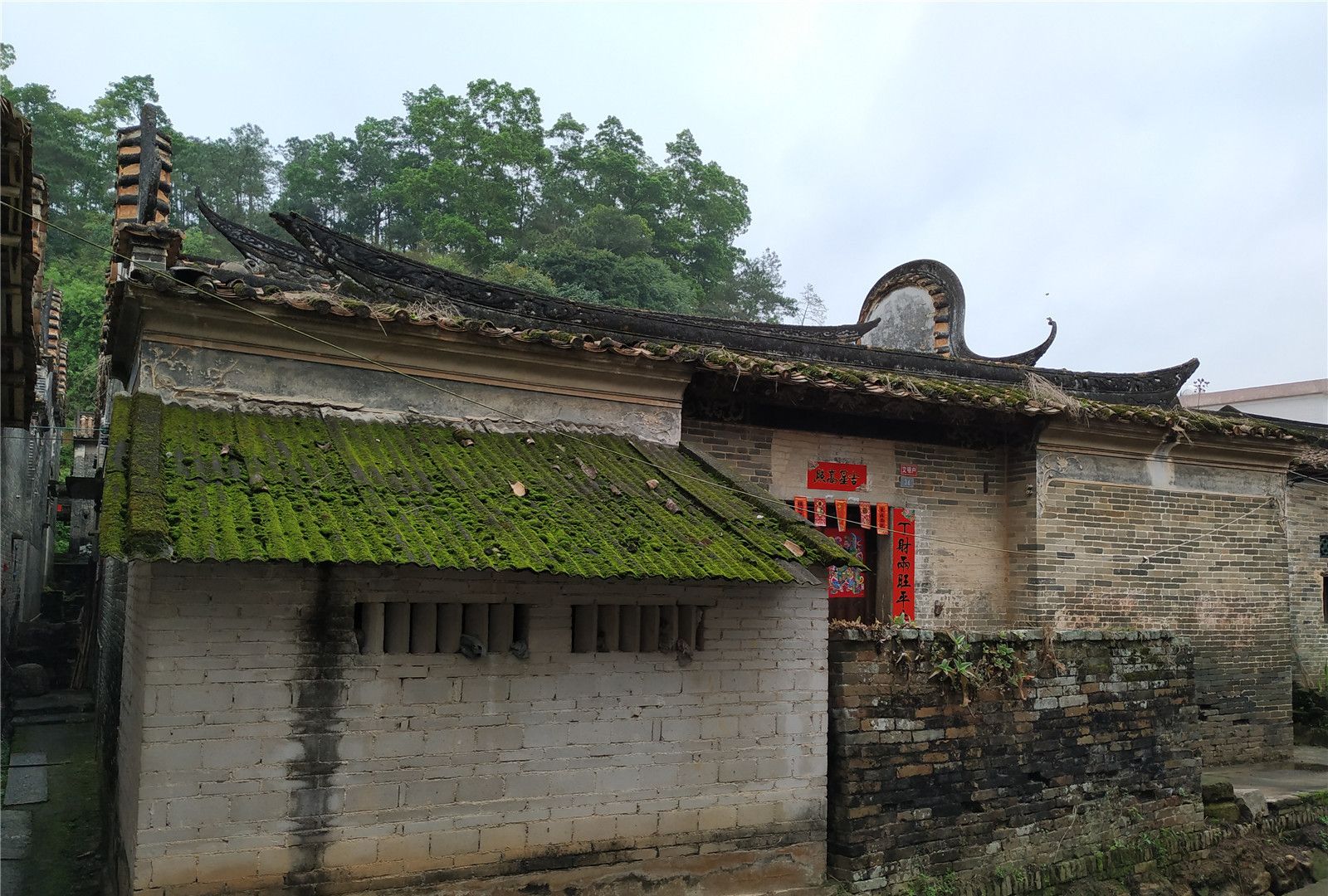 我们来到位于广东新兴县车岗镇楪村老村.