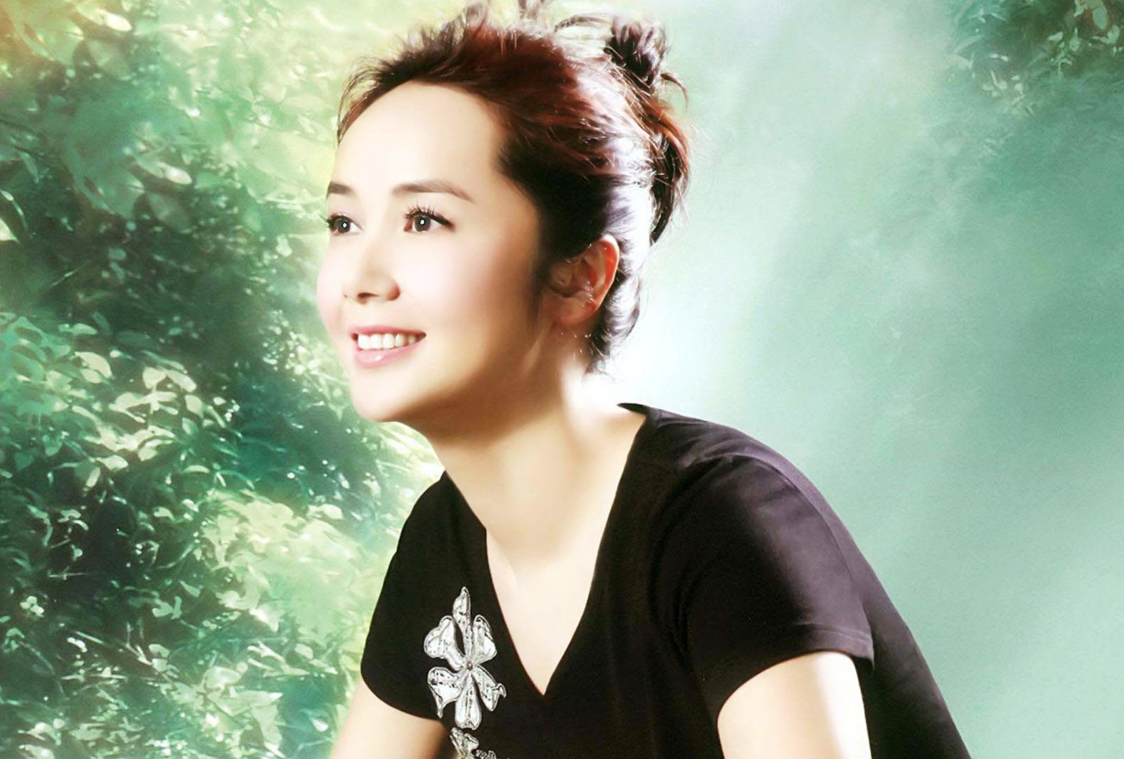 蒋雯丽美照流出 尽显熟女淡然从容