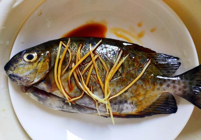 省时省力的清蒸姜丝葱花鱼,口味清淡却不乏鲜甜美味