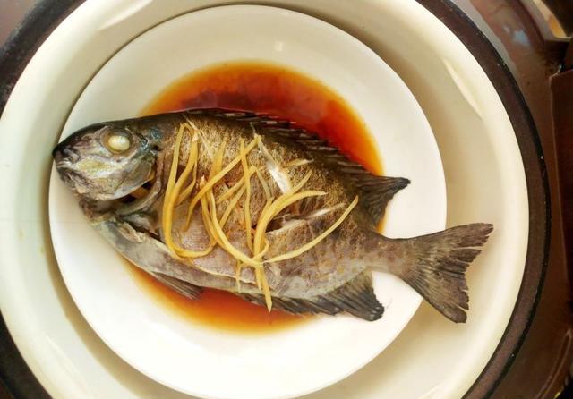 省时省力的清蒸姜丝葱花鱼,口味清淡却不乏鲜甜美味