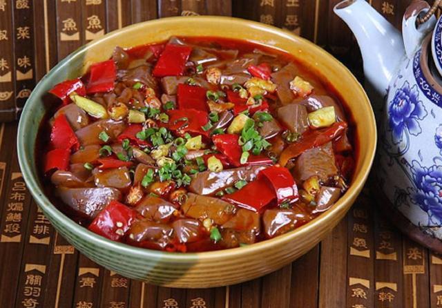 泡椒猪血:酸辣可口,鲜嫩多汁,好吃得不得了