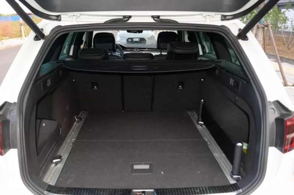 外形不张扬,个性十足,这款大众(进口)-蔚揽,后备箱空间很大