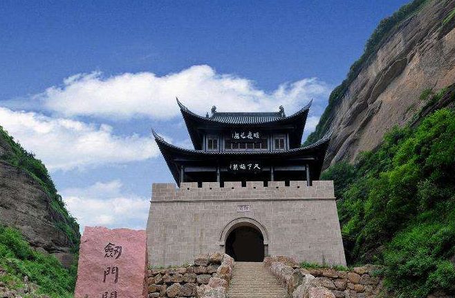 “剑阁峥嵘而崔嵬”说的就是剑门关,一睹它的风采吧_新浪新闻
