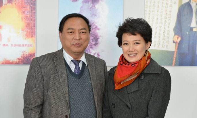 1 / 10 梁艳是中央台的主持人,从小就热爱播音,曾经参录过《新闻30分