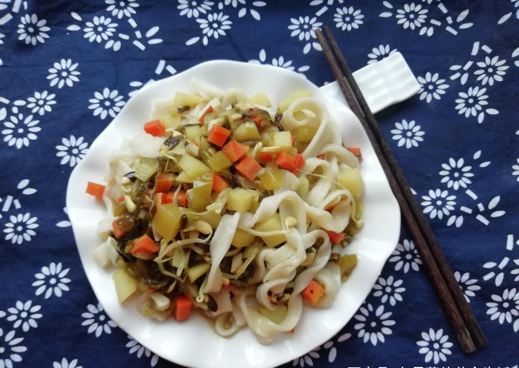 酸菜,在生活中它被越来越多的人所青睐.