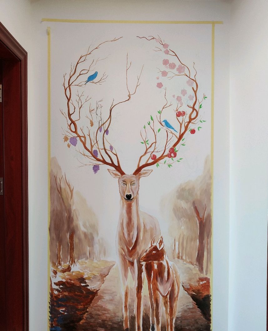 画一幅家装壁画彩鹿"财禄",画好后房子里顿时充满了生机