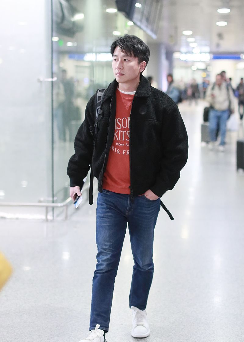 1/ 62019年12月5日,北京,黄轩机场街拍.