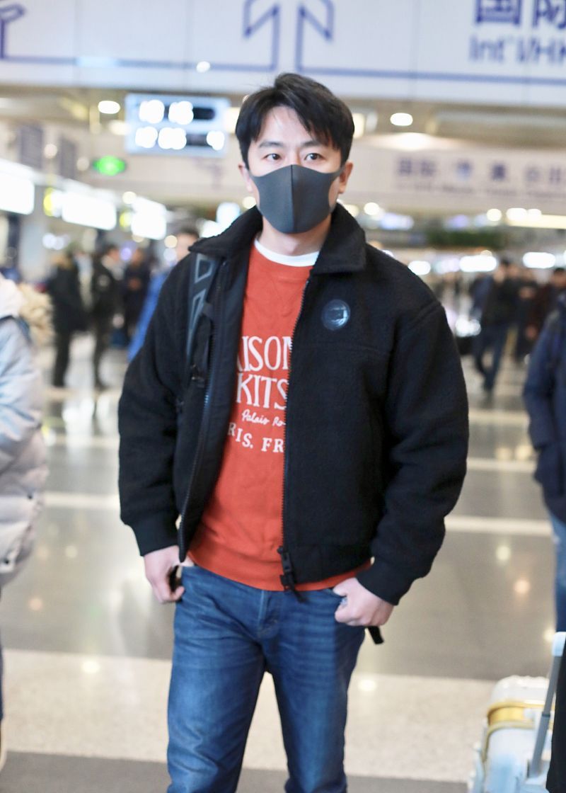 1/ 62019年12月5日,北京,黄轩机场街拍.