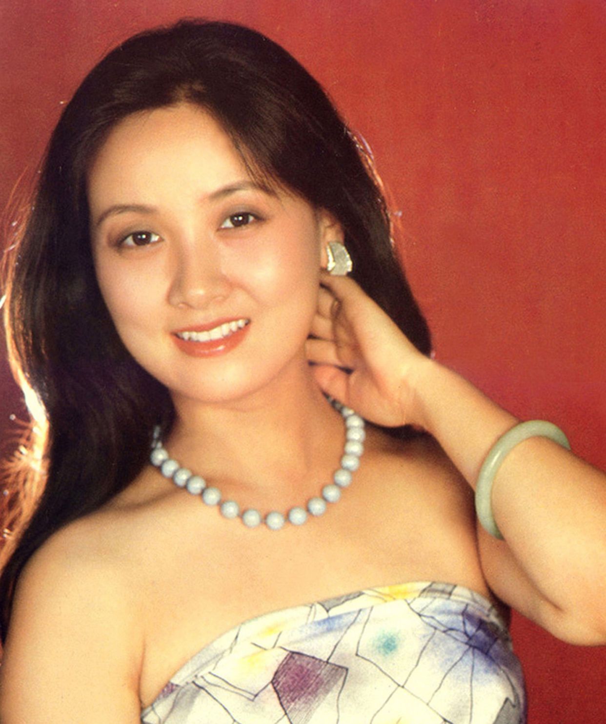 87版电视剧《红楼梦》,邓婕扮演的王熙凤经典剧照,气质清新