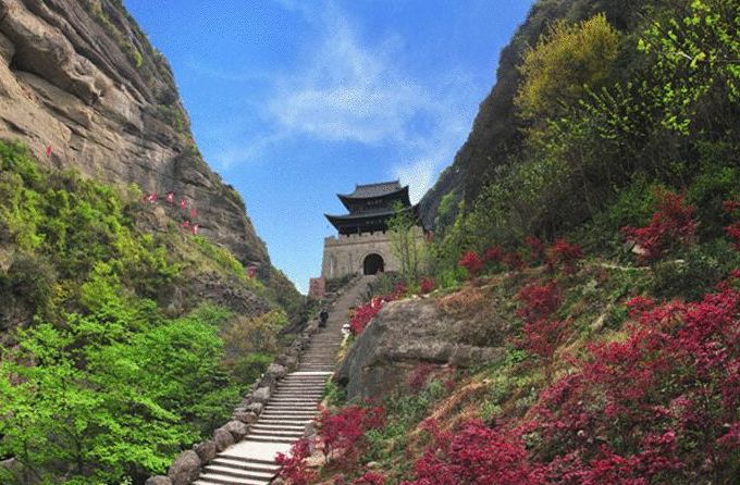 “剑阁峥嵘而崔嵬”说的就是剑门关,一睹它的风采吧_新浪新闻