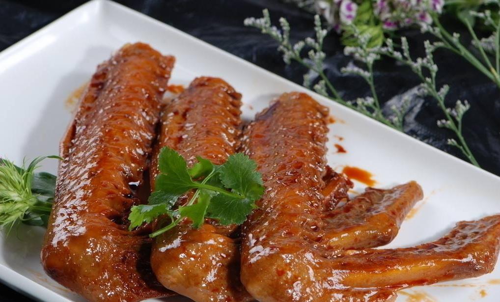 潮汕焖鹅翅,香滑入味肥而不腻