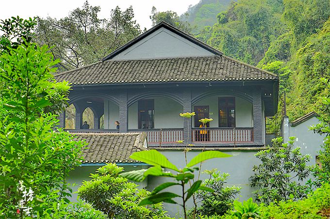 及烈士诗文碑林松林坡位于白公馆看守所后山