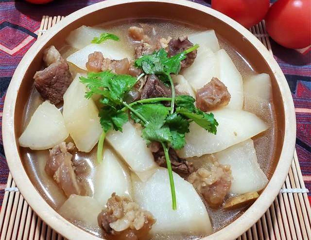 美食推荐:白萝卜焖牛腩,竹笋烧肉,干豆腐拌菠菜,白萝卜鲫鱼汤