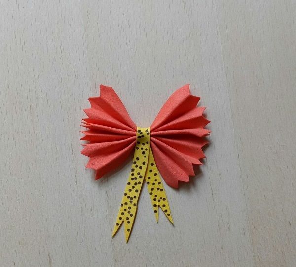 教你用海绵纸制作漂亮的蝴蝶头饰的详细步骤