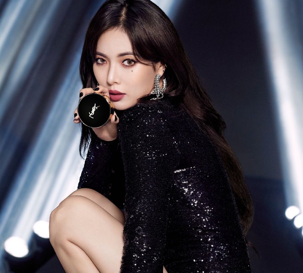金泫雅代言画报,身穿闪钻黑裙,魅惑妆容,野性魅力十足