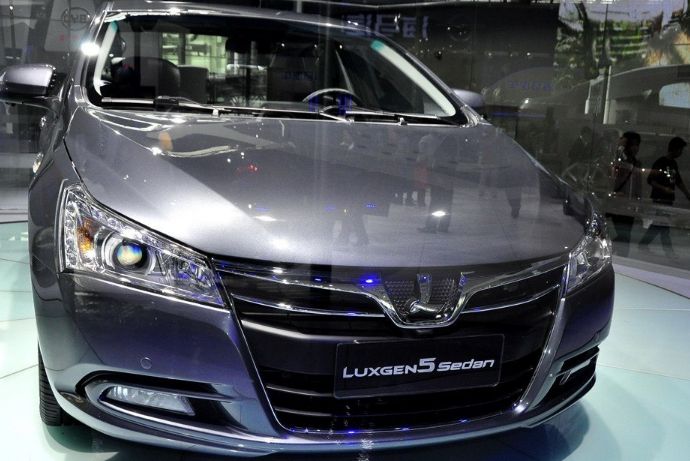 气场足的s5 turbo,不夸张的说,还挺抢眼的,运动感强烈