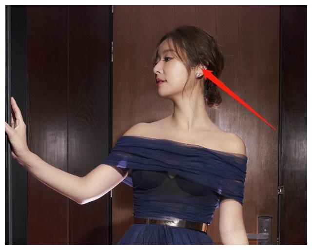 林心如更博戴耳钉晒自拍照,看到耳钉的位置,原谅我没见过世面!