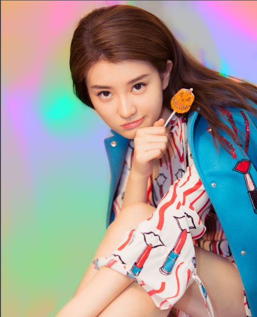 《欢乐颂》的关雎尔,一个可爱的女孩子静妃的侍女小梨,扮演者朱梦瑶