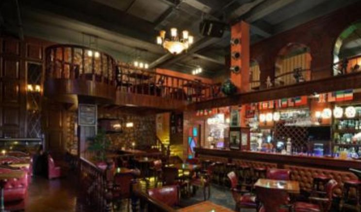 90年代的酒吧老照片:服务员服装统一,哪一张令人记忆深刻?