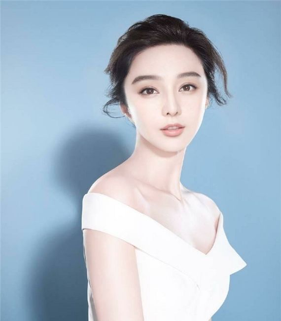 据说范冰冰的脸是整容医院的范本瓜子脸大眼睛高鼻梁太美了