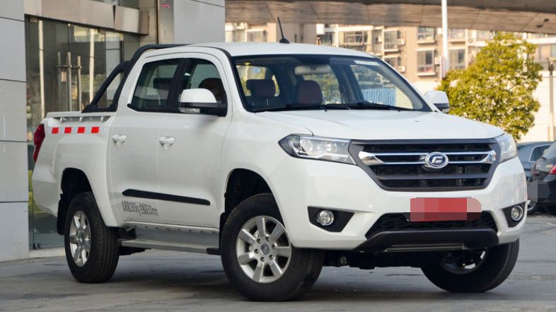 福迪汽车雄狮f22,整体设计比例非常协调,给人一种豪华感