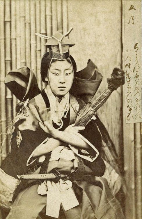罕见的百年前日本女武士老照片，有着不一样的精神面貌|武士|武士刀|艺伎|日本武士|女子_新浪新闻