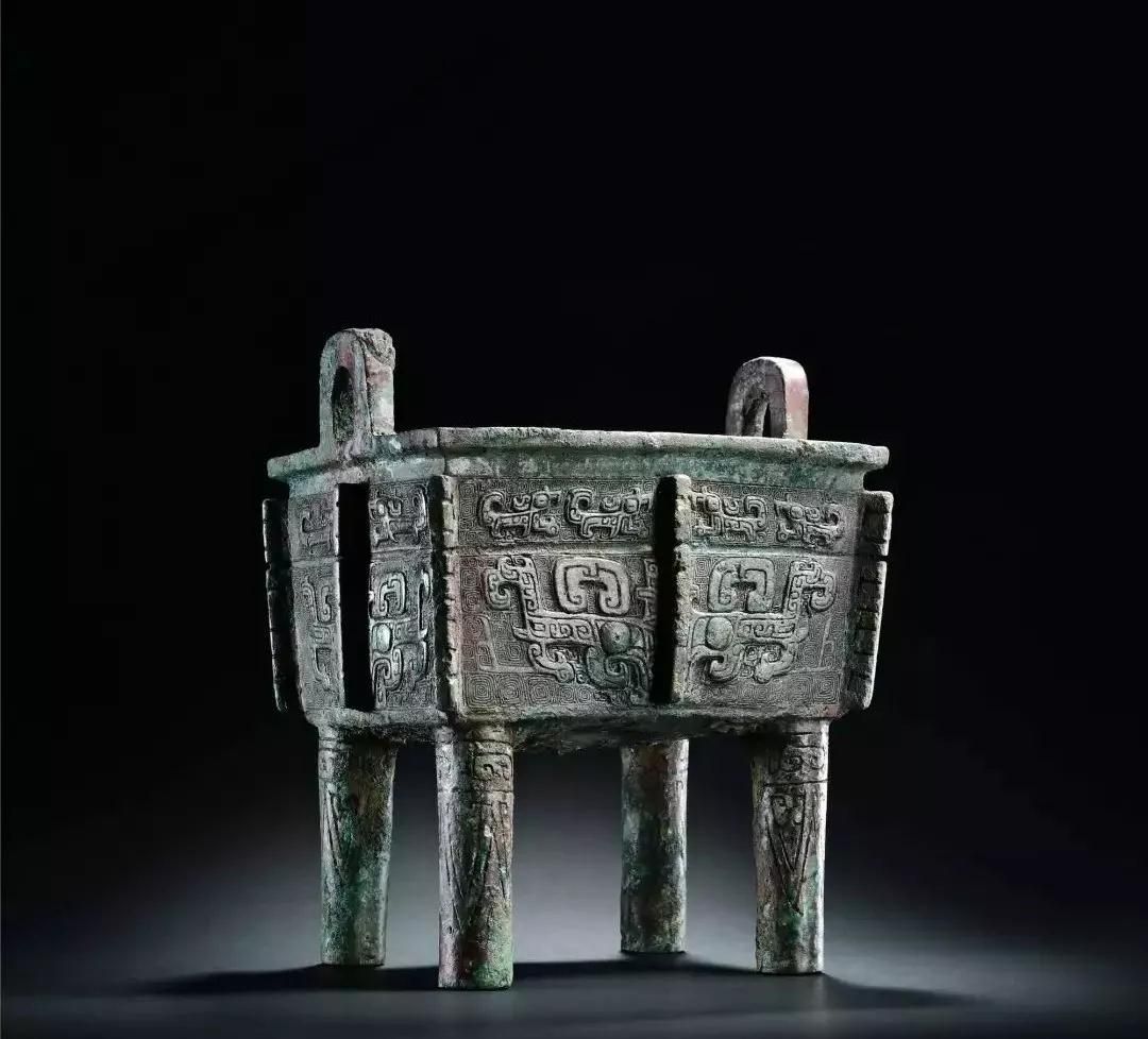 青铜礼器上奇特的神面纹样,是古人虔诚的神灵信仰的表现!