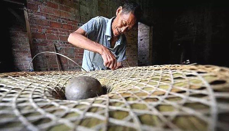青箬笠,绿蓑衣,老手艺编斗笠,聆听竹篾条的交响乐_新浪新闻