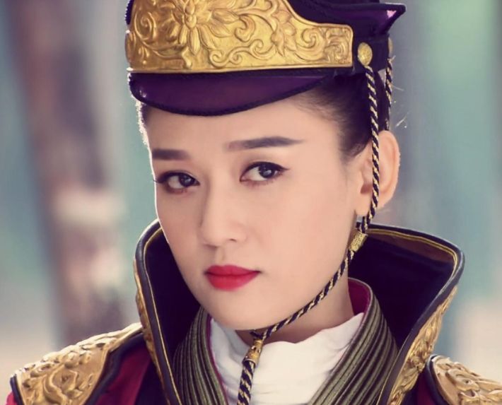 "东方不败"陈乔恩早期女王范霸气造型,正在目不转睛的看着你!