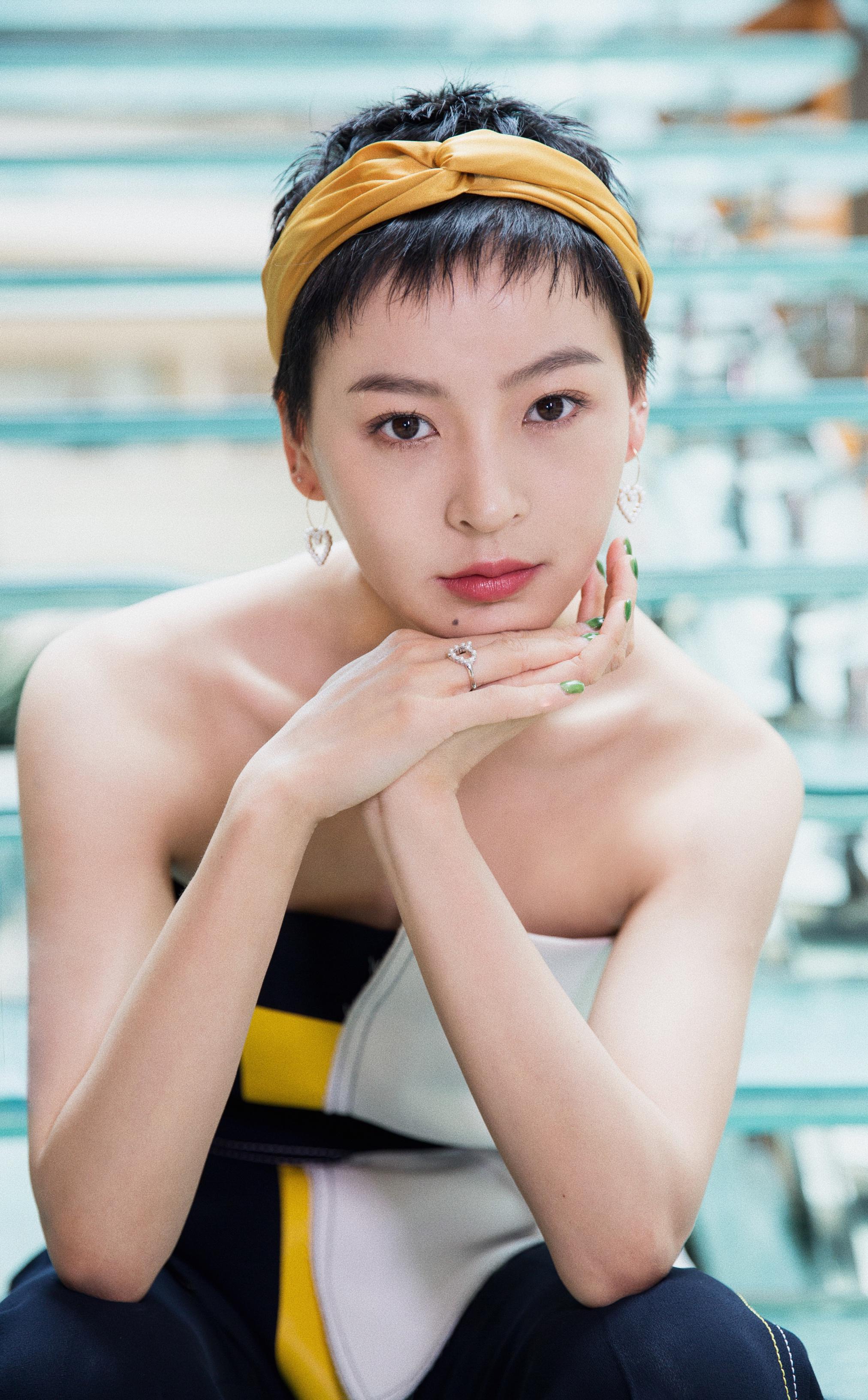 宋楠惜清爽亮相电影跳舞吧大象推介会帅气十足魅力难挡