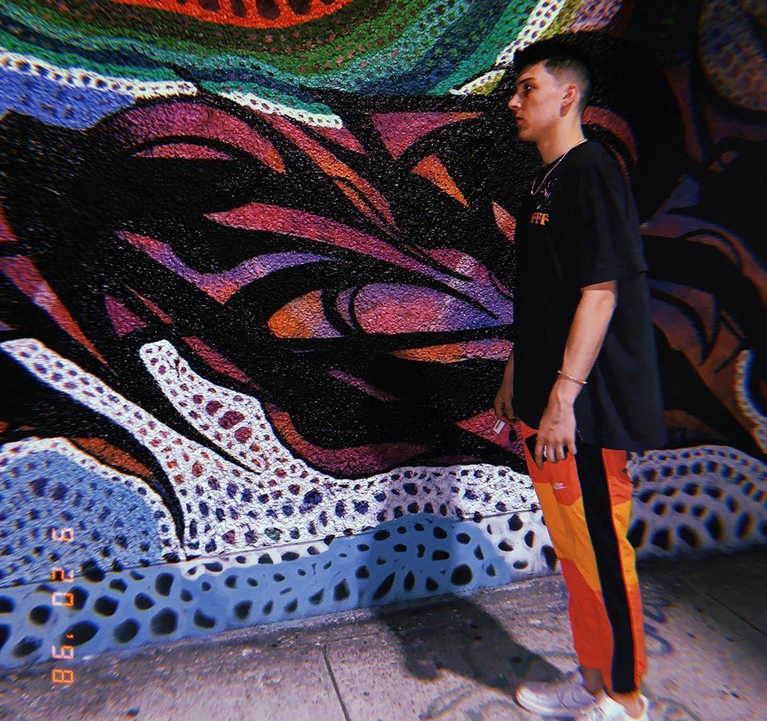 迈阿密靓仔泰勒希罗社媒晒出自己一组帅照