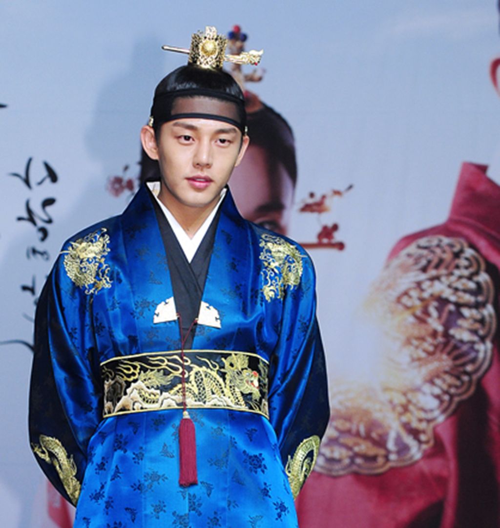 韩星古装:刘亚仁仪表堂堂,李相烨玉树临风,李敏镐现代感十足!