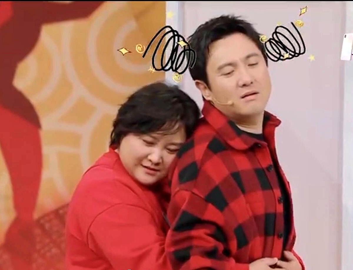 贾玲公主抱沈腾,轻而易举!画面太美