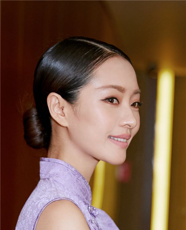 杨壹童旗袍写真曝光 眼神凌冽惊呆网友:"很米兰"