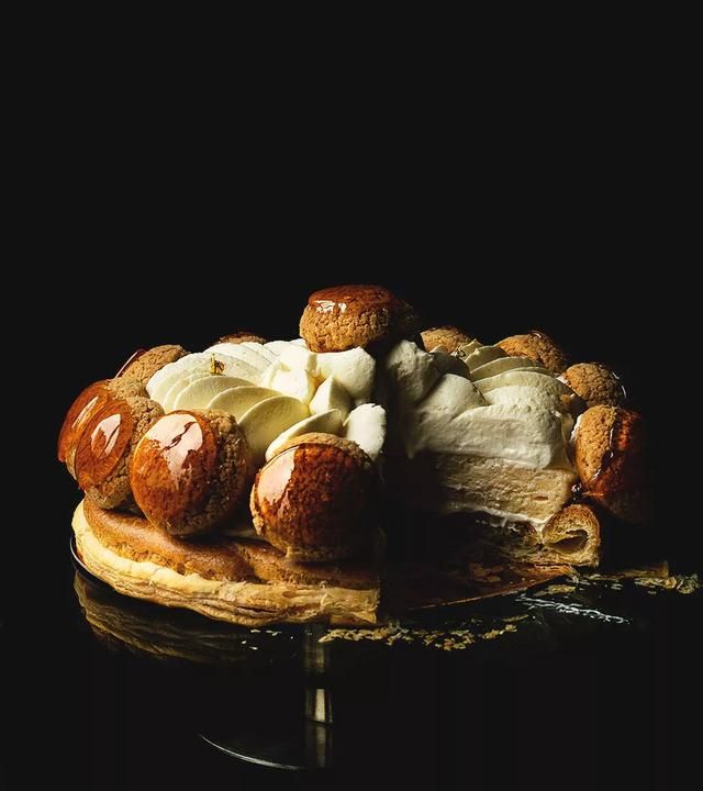 权力有毒形似皇冠的圣奥诺雷泡芙挞大概是最有故事的甜品之一