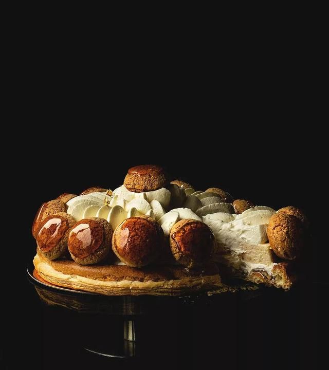 权力有毒形似皇冠的圣奥诺雷泡芙挞大概是最有故事的甜品之一