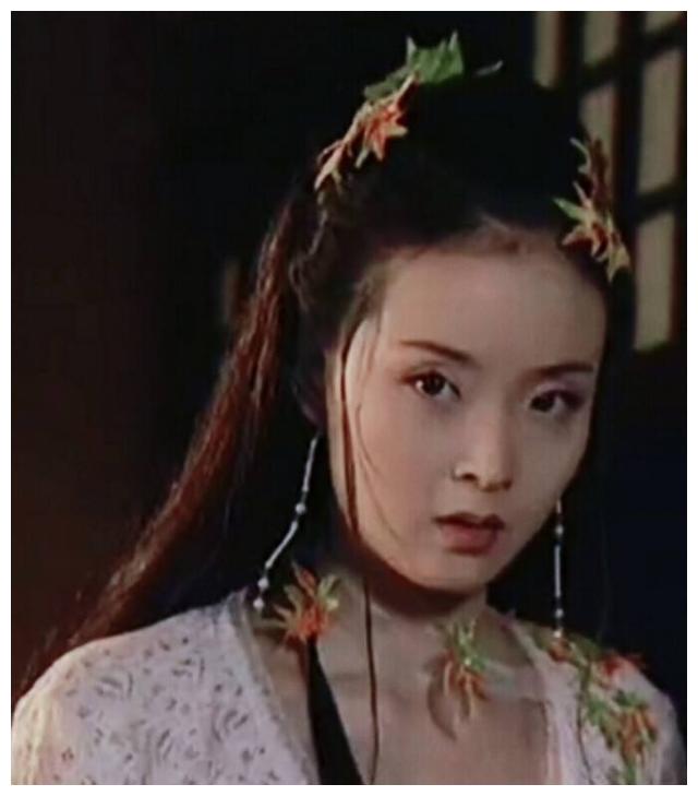 mai身材气场赢太多,iu完全被衬下去了|李知恩|白飞飞|身材_新浪新闻