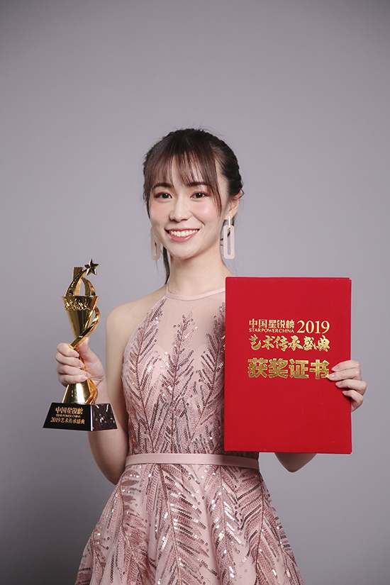 张思乐荣获中国"星悦榜"2019未来之星 精湛演技实至名归