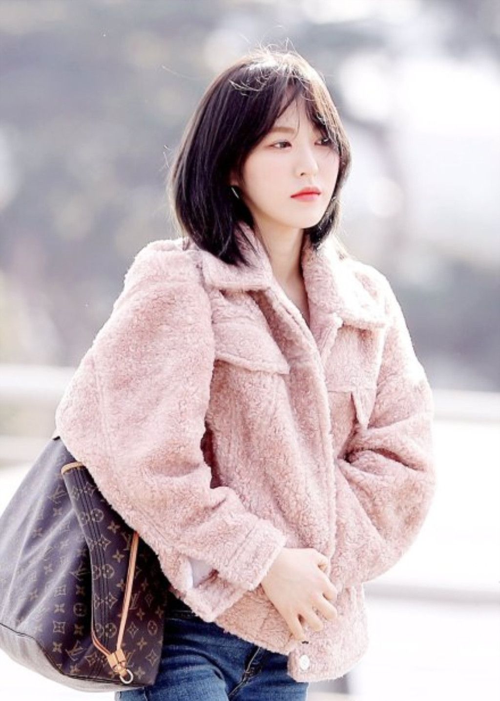 孙承欢身穿格纹衣裙套装,有清新淡雅之美,网友;亮点