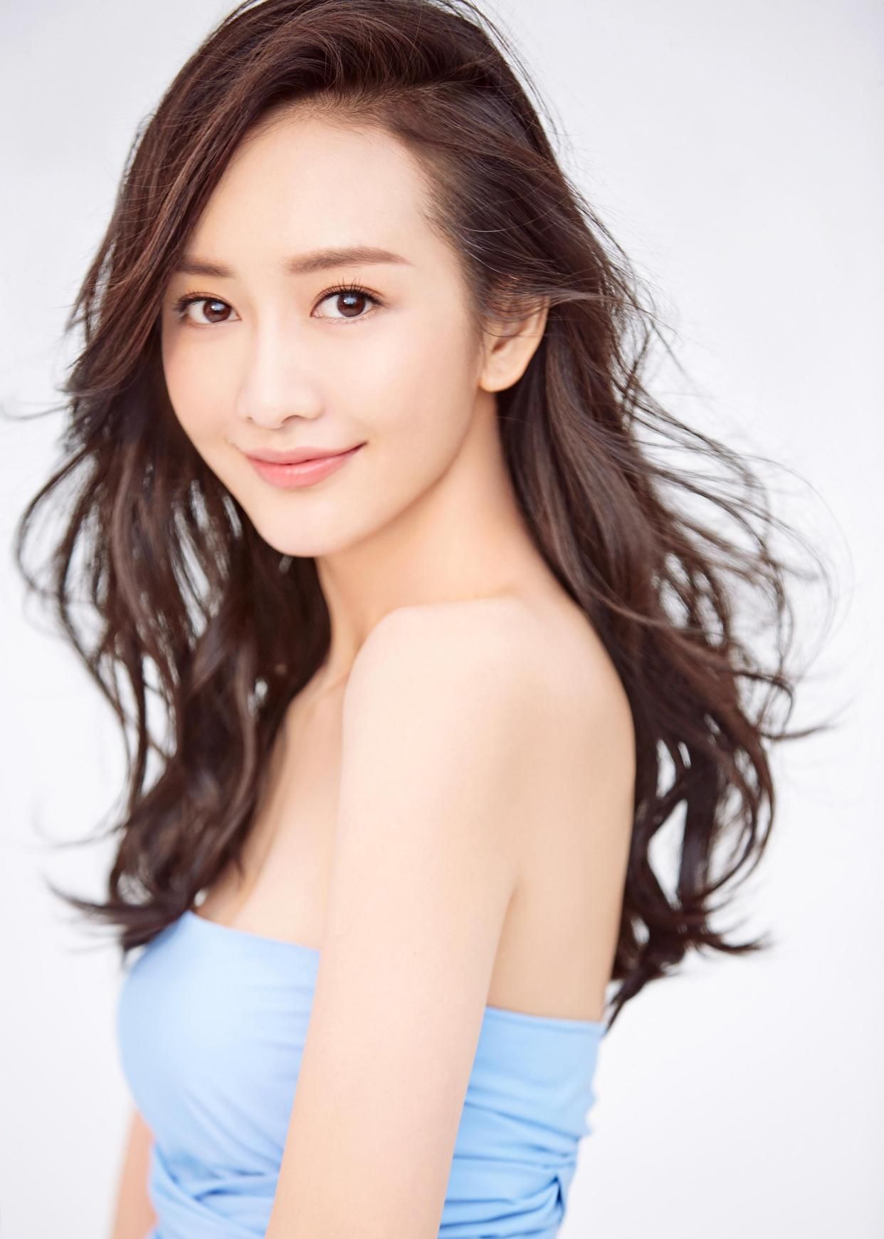 王鸥长相温润甜美又充满灵气,应该算是古典型美女吧