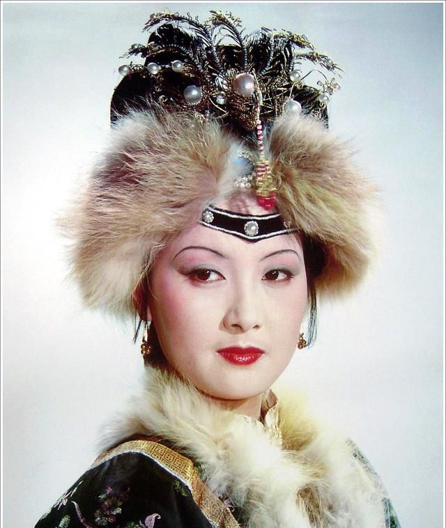 87版电视剧《红楼梦》,邓婕扮演的王熙凤经典剧照,气质清新_高清图集