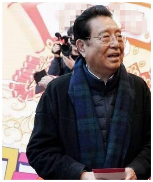 81歲老藝術家李雙江現身活動頭髮烏黑油亮比黃宏還顯年輕