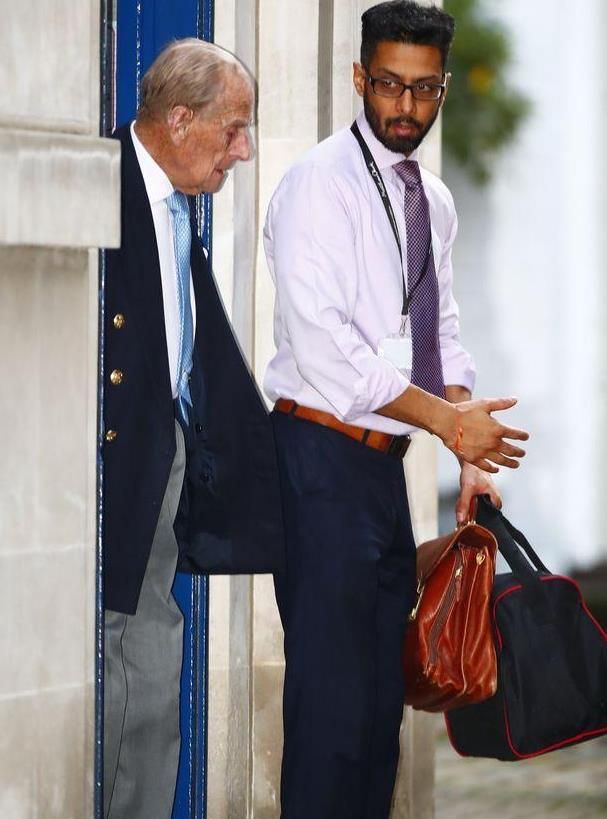 98岁菲利普亲王现状精神萎靡,眼神空洞与女王形成鲜明对比