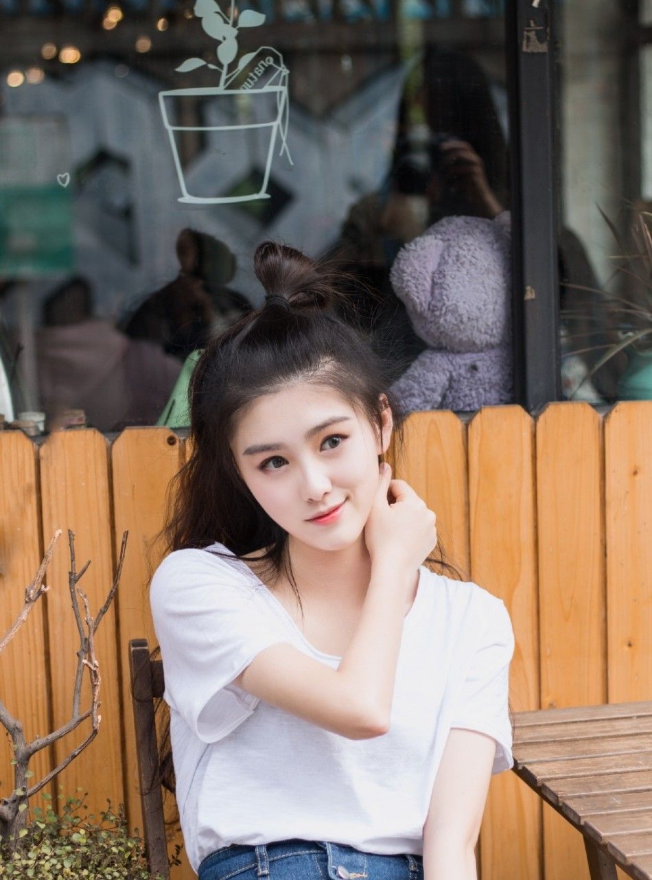 某高校校花清新女神清新写真,百变风格自由转换