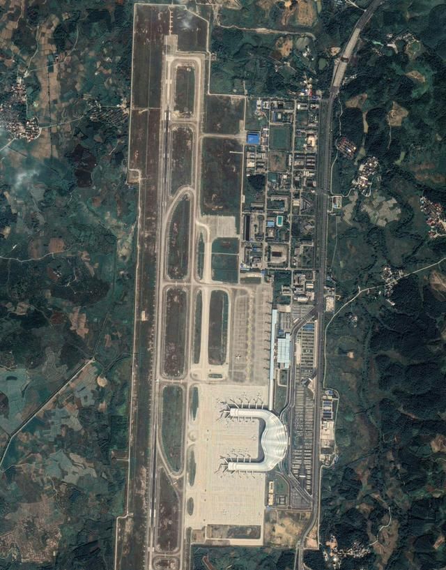 桂林两江国际机场航拍,广西第一大民用航空枢纽机场_高清图集_新浪网