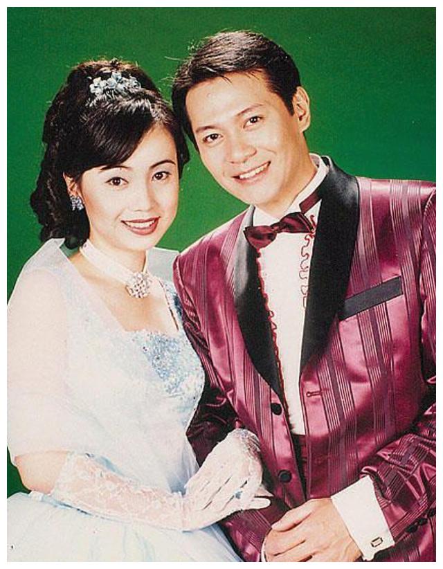 53岁邓萃雯发文感慨18岁后不再过情人节,四段轰烈感情后至今单身