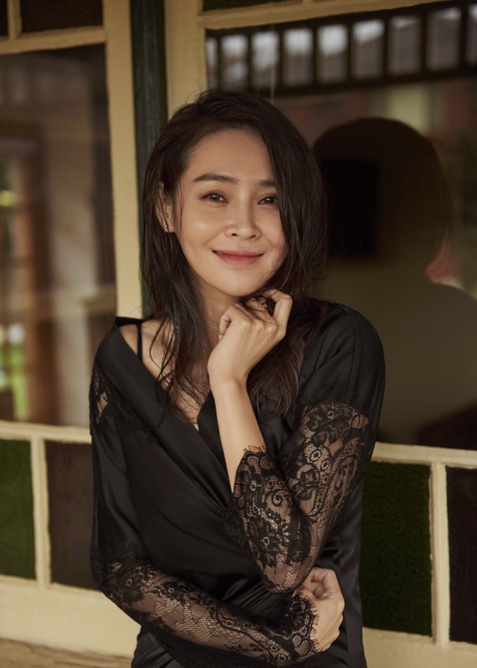 于明加,外形清丽温雅大气,身段柔美曼妙,演技沉稳却不落俗套!