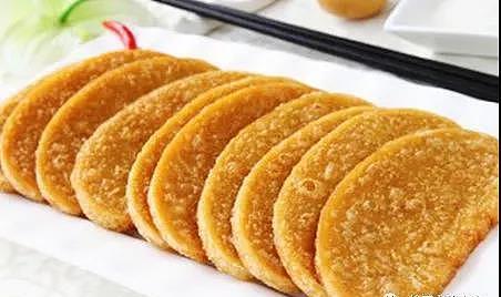 这也足以证明油糕在陕北人民心中的地位拿出家里最好的食物油糕来招待